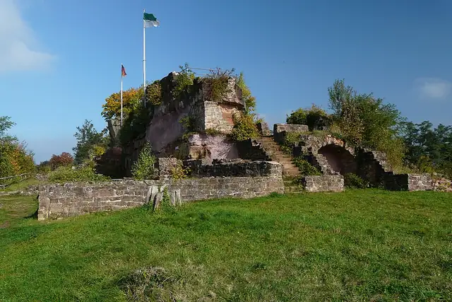 Burgruine Hohenburg – Burg oder Schloss, bei Homburg