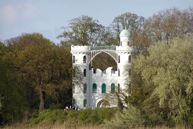 Schloss Pfaueninsel – Burg oder Schloss, bei Potsdam