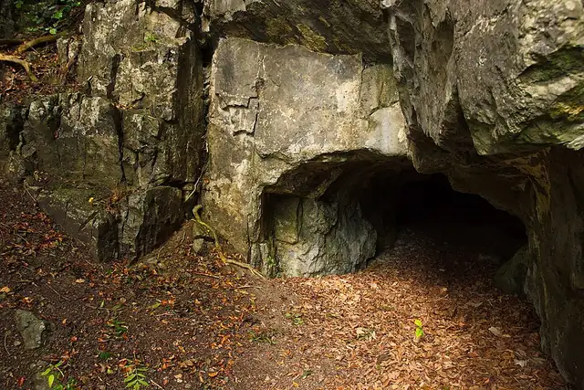Leichenhöhle – Höhle, 6 km von Hemer