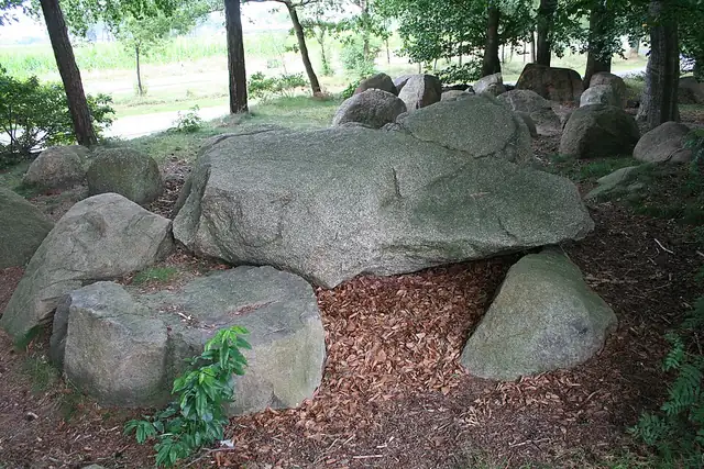 Großsteingrab Steinkimmen 1 – Megalith, 24 km von Bremen