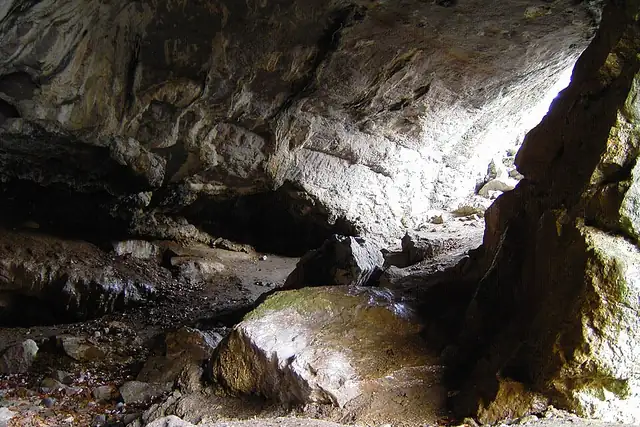 Feldhofhöhle – Höhle, 6 km von Hemer