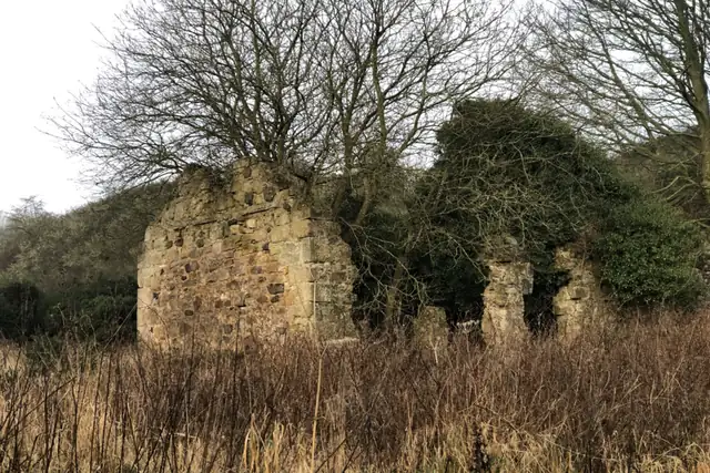 Binnend Village – Ruine, 13 km von Edinburgh
