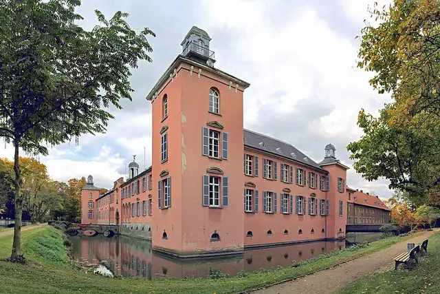Schloss Kalkum – Burg oder Schloss, 9 km von Düsseldorf