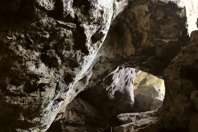Kakushöhle und Kartsteinfelsen – Höhle, bei Mechernich