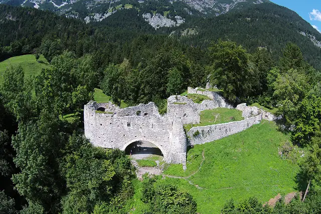 Burgruine Thaur – Burg oder Schloss, 7 km von Innsbruck