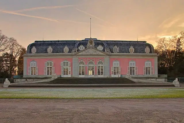 Schloss Benrath – Burg oder Schloss, bei Hilden