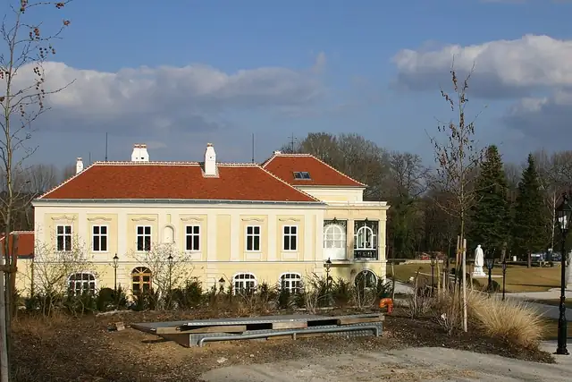 Schloss Draßburg – Burg oder Schloss, 21 km von Wiener Neustadt