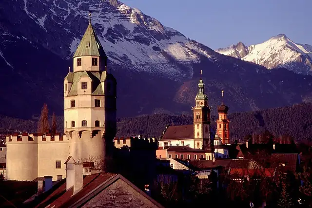 Burg Hasegg – Burg oder Schloss, 9 km von Innsbruck