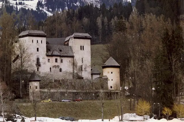 Schloss Goldegg – Burg oder Schloss, 22 km von Saalfelden am Steinernen Meer