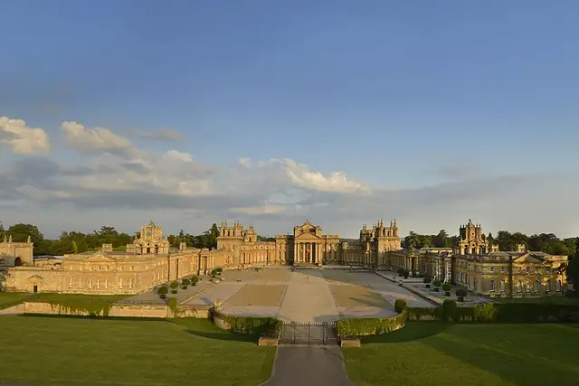 Blenheim Palace – Burg oder Schloss, 11 km von Witney