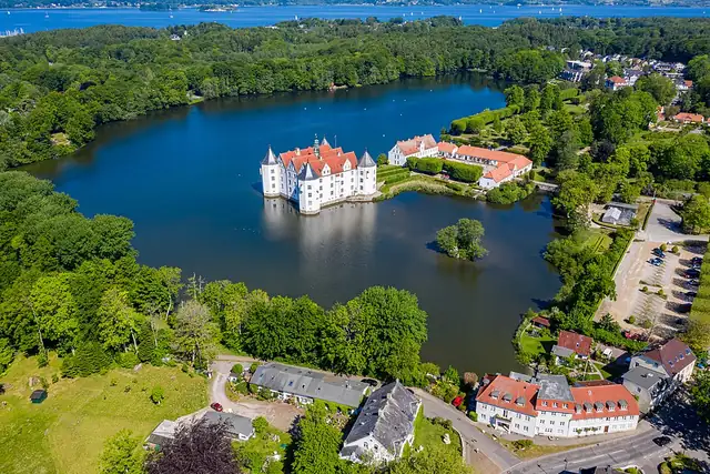 Schloss Glücksburg – Burg oder Schloss, 8 km von Flensburg