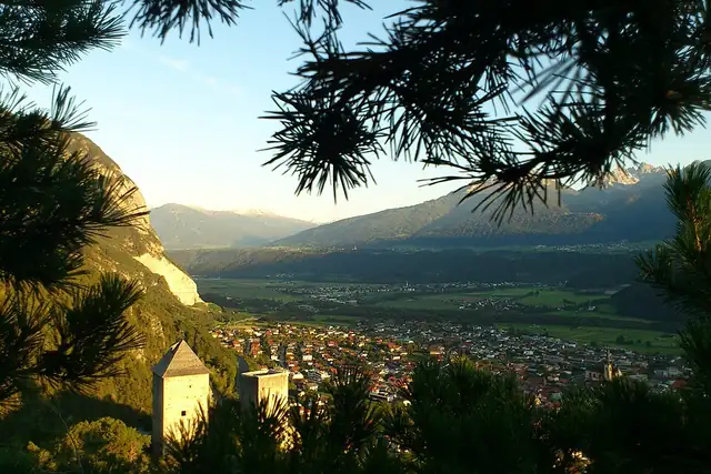 Ruine Fragenstein – Burg oder Schloss, 12 km von Innsbruck