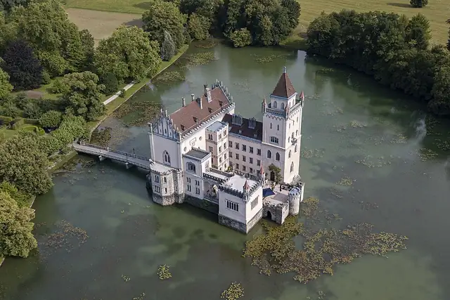 Schloss Anif – Burg oder Schloss, 6 km von Salzburg