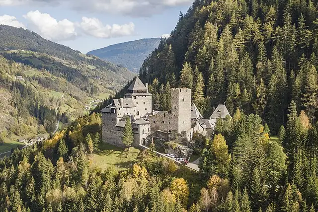 Burg Finstergrün – Burg oder Schloss