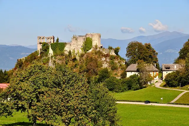 Burgruine Altfinkenstein – Burg oder Schloss, 8 km von Villach