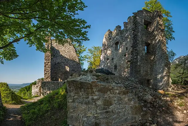 Burgruine Alt-Ems – Burg oder Schloss, bei Hohenems