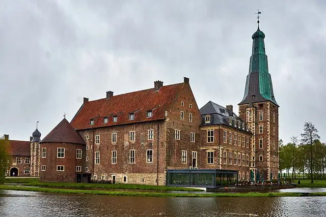 Schloss Raesfeld – Burg oder Schloss, 9 km von Borken