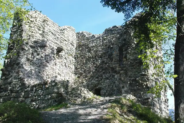Ruine Welsch-Ramschwag – Burg oder Schloss, 9 km von Feldkirch