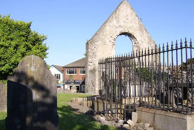 St Assam's Church – Ruine, 7 km von Dublin