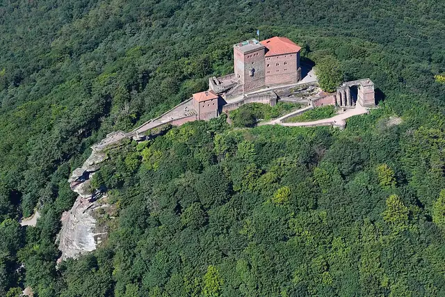 Reichsburg Trifels – Burg oder Schloss, 10 km von Landau in der Pfalz