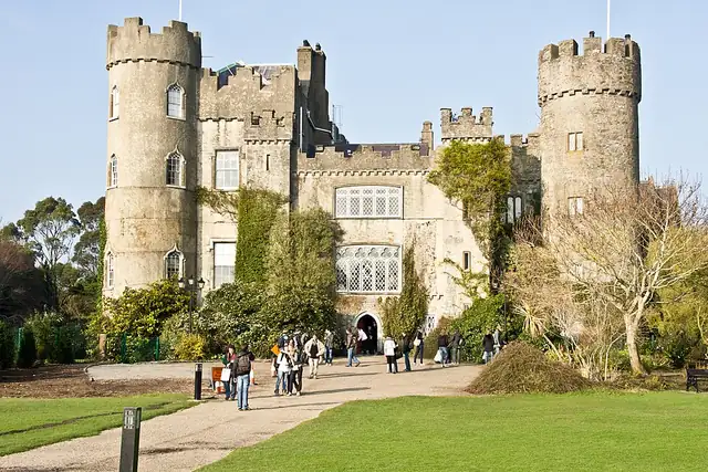 Malahide Castle – Burg oder Schloss, 14 km von Dublin