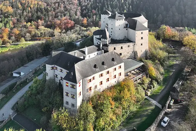 Burg Lockenhaus – Burg oder Schloss, 19 km von Eisenzicken