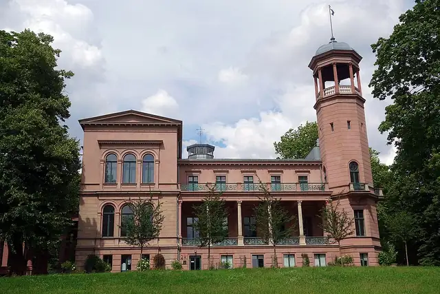 Schloss Biesdorf – Burg oder Schloss, 9 km von Neuenhagen