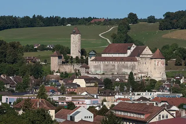 Château de Porrentruy – Burg oder Schloss, 18 km von Audincourt