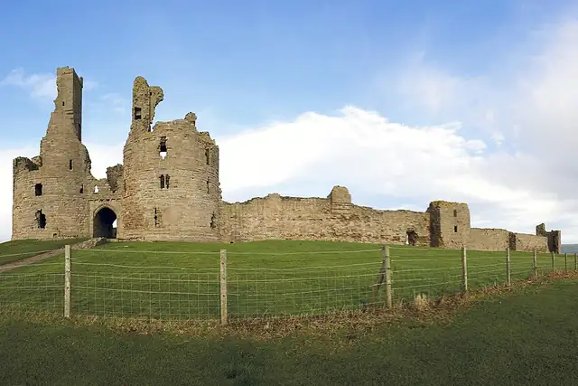 Dunstanburgh Castle – Burg oder Schloss