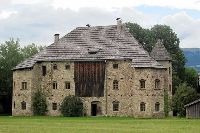 Schloss Pöllan – Burg oder Schloss, 19 km von Villach