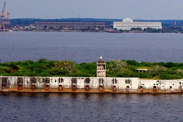 Fort Carroll Lighthouse – Lighthouse, 12 km from Baltimore