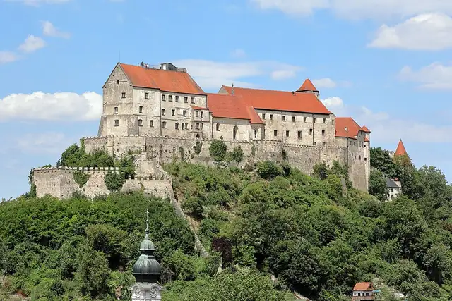 Burg zu Burghausen – Burg oder Schloss, bei Burghausen