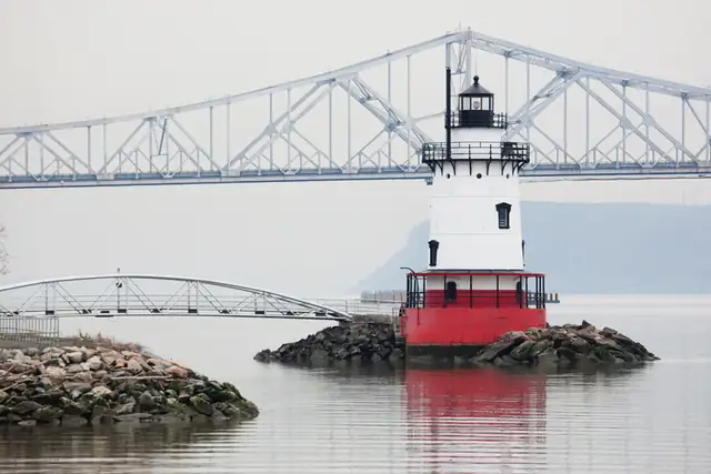 Tarrytown Light – Leuchtturm, 6 km von Greenburgh