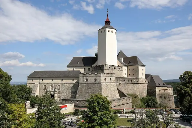 Burg Forchtenstein – Burg oder Schloss, 13 km von Wiener Neustadt