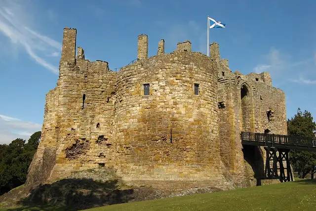 Dirleton Castle – Burg oder Schloss, 20 km von Musselburgh